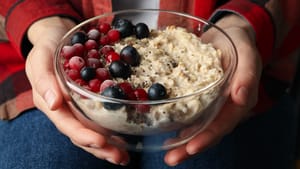 Photo of a bowl of porridge oats