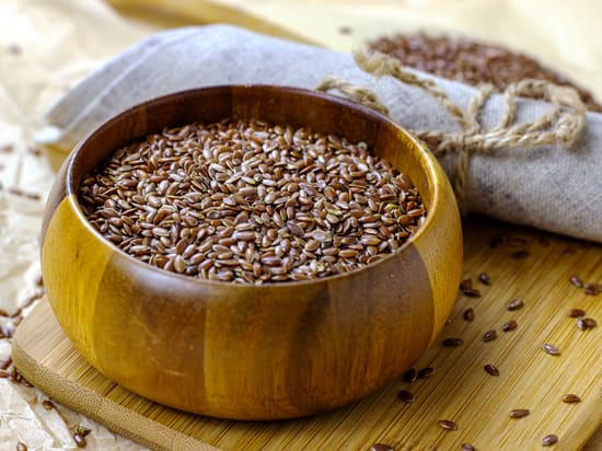 Photo of wooden bowl filled with whole flaxseed