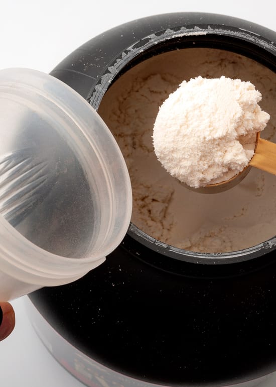 Picture of a mass gainer shake being prepared