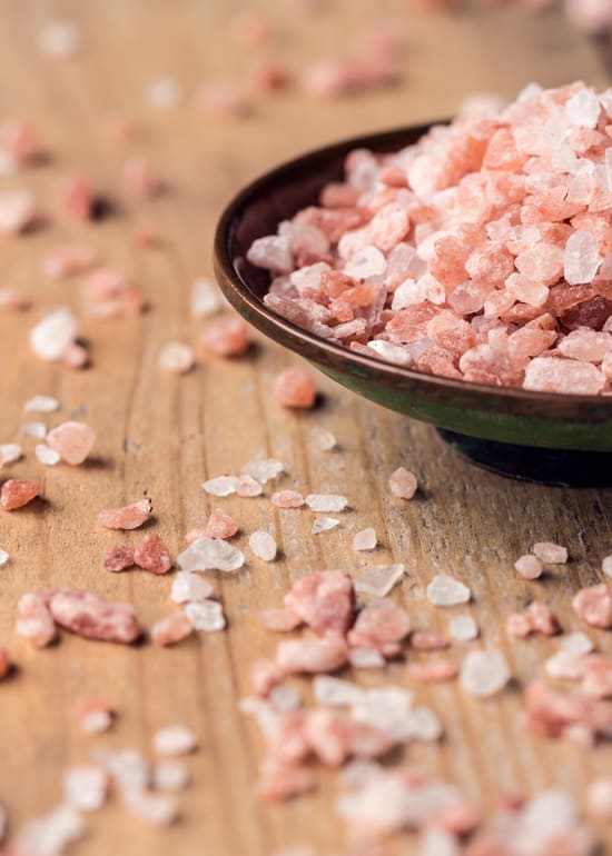 Photo of pink himalayan salt in a small bowl